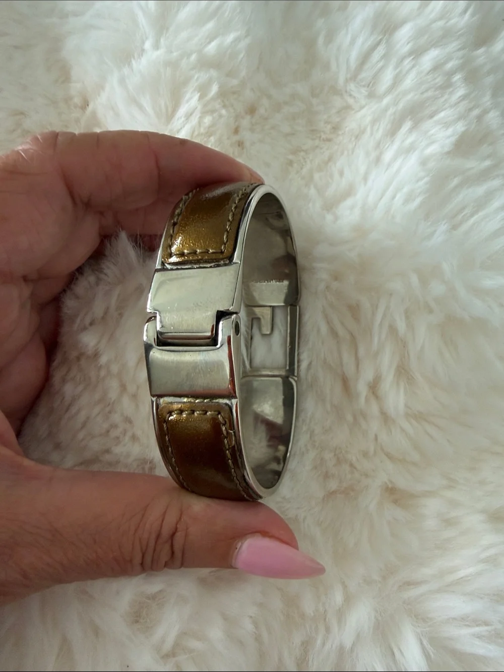 Gucci Metallic Gold Leather cuff with G Signature Buckle